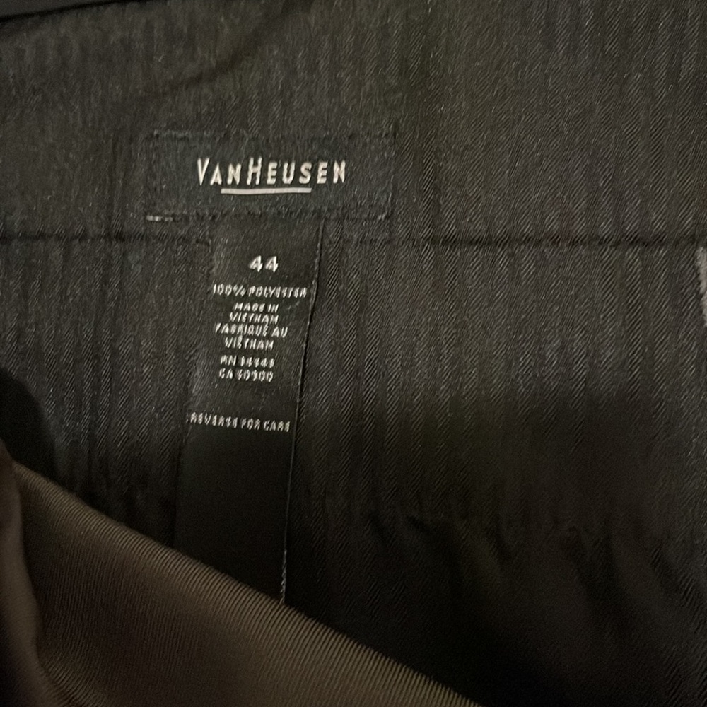 Men’s Van-Heusen size 44 charcoal gray dress shorts - Picture 3 of 4